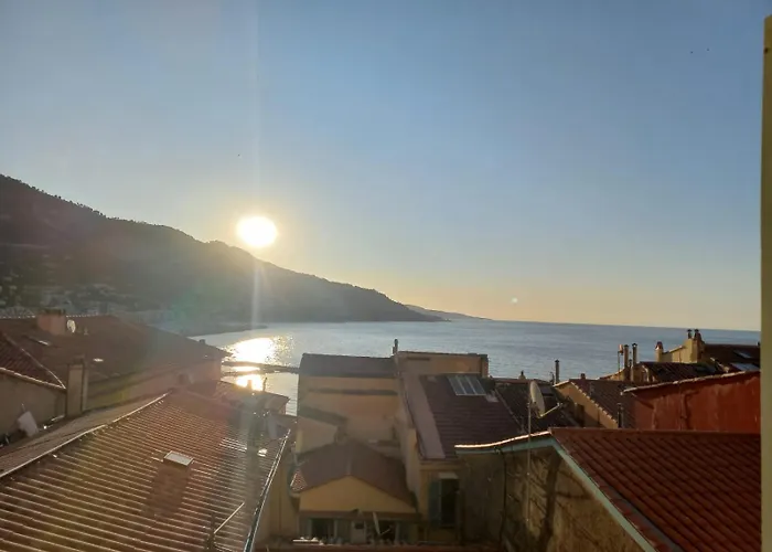 Au Nid D'azur, Vue مينتون